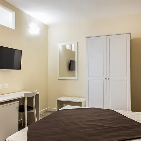 Πανσιόν Faro Bianco - &