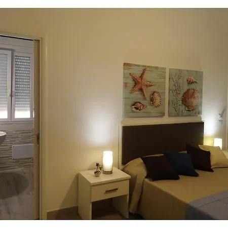 Guest house Faro Bianco - &