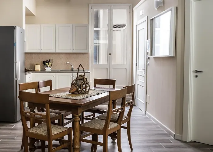 Faro Bianco - & 招待所 3*