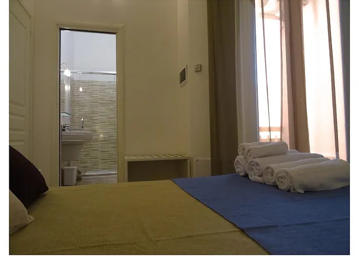 Faro Bianco - & 招待所 3*