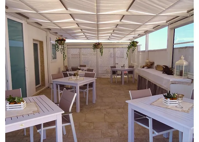 Faro Bianco - & 招待所 3*